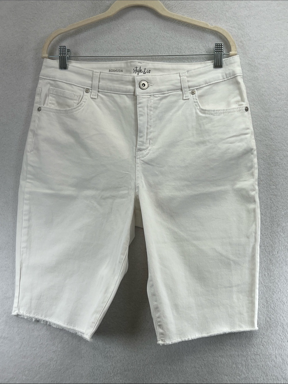 Style & Co. Women’s White Bermuda Shorts with Raw Hem Like New Sz 12